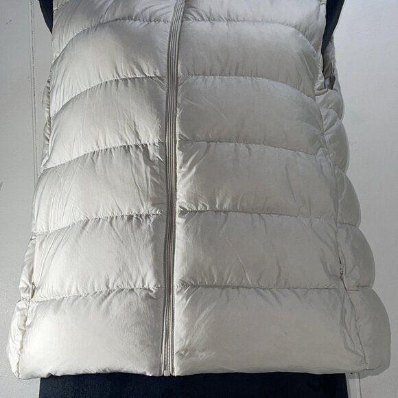 Uni Qlo Ultra Light Down Puffer Vest Womens Medium Ivory Cream Full Zip Pockets - Picture 3 of 16